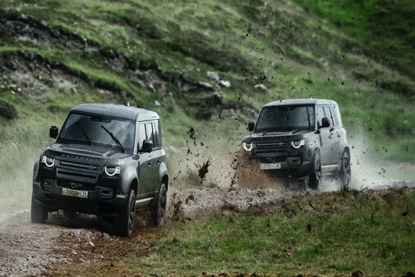 land-rover-defender-zvezda-novog-dzejms-bond-filma