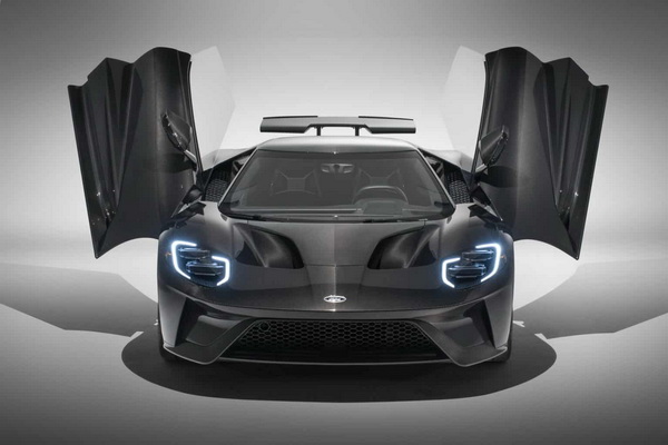 2020-ford-gt-liquid-carbon