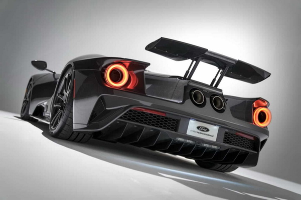 2020-ford-gt-liquid-carbon