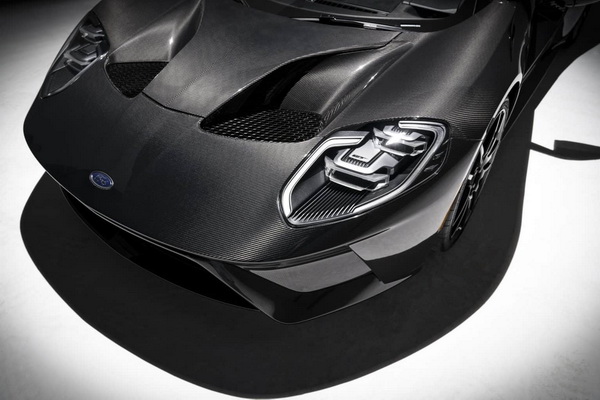 2020-ford-gt-liquid-carbon