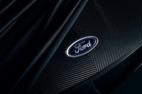 2020-ford-gt-liquid-carbon