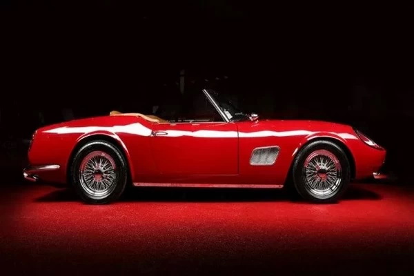 lazni-ferrari-prodat-za-400000-dolara