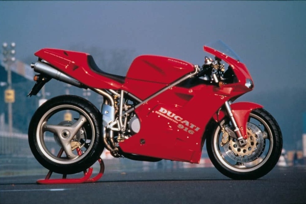 stize-novi-ducati-916