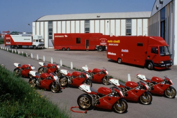 stize-novi-ducati-916