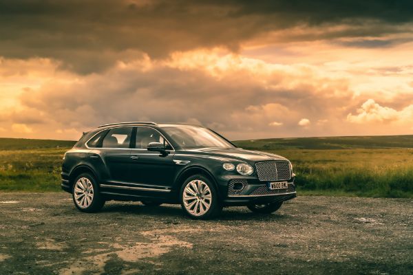 bentley-predstavio-bentayga-model-sa-4-sedista