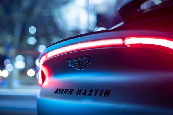 aston-martin-predstavio-dbx-model