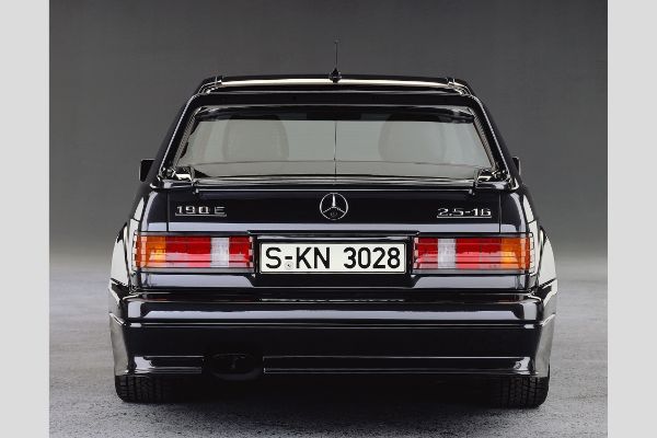 mercedes-benz-190e-evo-ii-napunio-30-godina