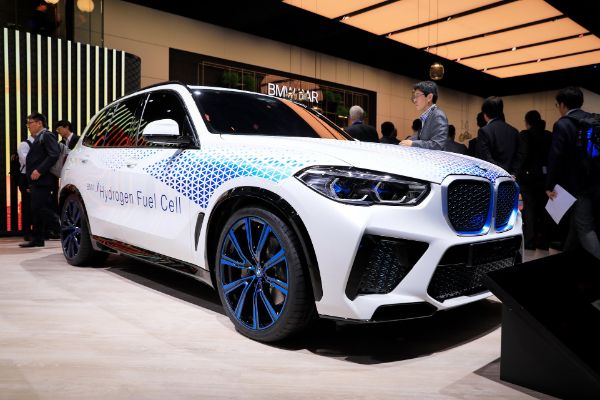 predstavljen-hidrogenski-bmw-x5