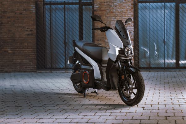 seat-predstavio-futuristicki-elektricni-skuter