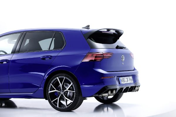 predstavljen-golf-r-2022