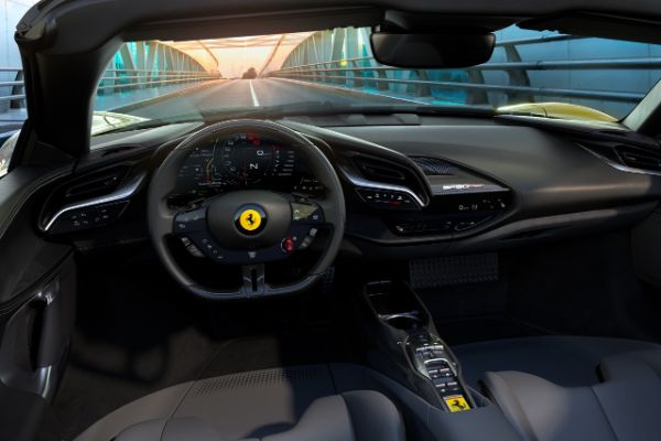 Ferrari skinuo krov novom SF90 Stradale modelu