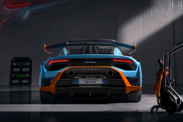 trkacki-lambo-napokon-je-prikazan-i-jasno-pokazuje-zbog-cega-je-napravljen