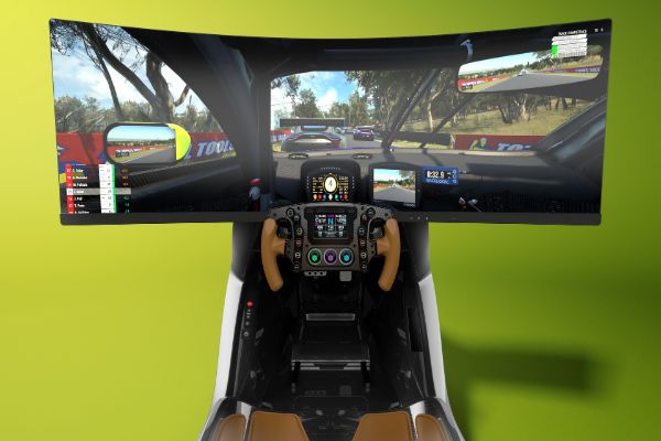 aston-martin-predstavio-trkacki-simulator-od-75000-dolara