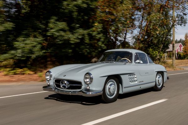 mercedes-benz-300-sl-prodat-za-15-miliona-dolara