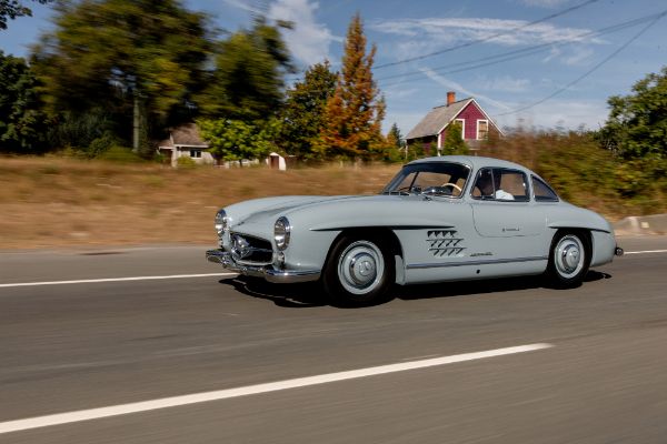 mercedes-benz-300-sl-prodat-za-15-miliona-dolara