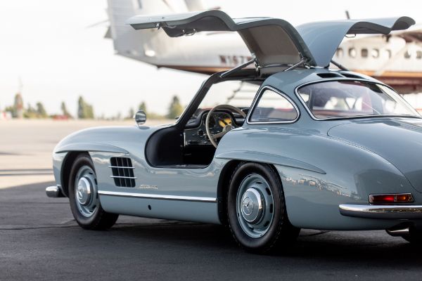 mercedes-benz-300-sl-prodat-za-15-miliona-dolara