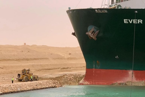 Zašto se zapravo najveći teretni brod na svetu nasukao u Sueckom Kanalu
