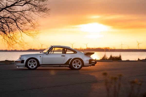 klasicni-porsche-911-iz-1981-godine-predstavlja-stvari-od-kojih-nastaju-snovi