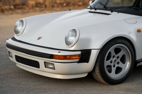 klasicni-porsche-911-iz-1981-godine-predstavlja-stvari-od-kojih-nastaju-snovi