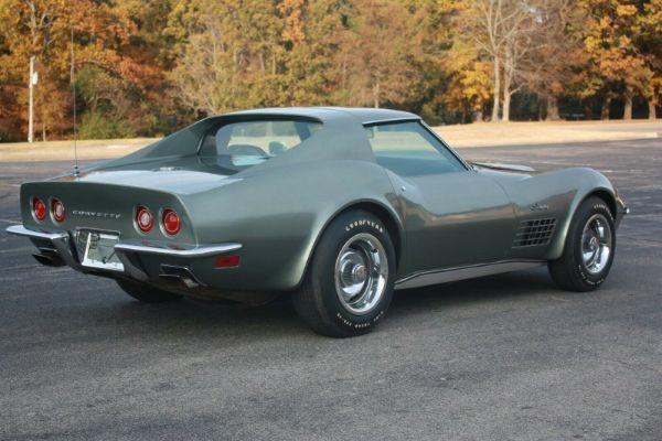 klasicni-corvette-model-iz-1971-godine-sa-svega-2155-predenih-kilometara