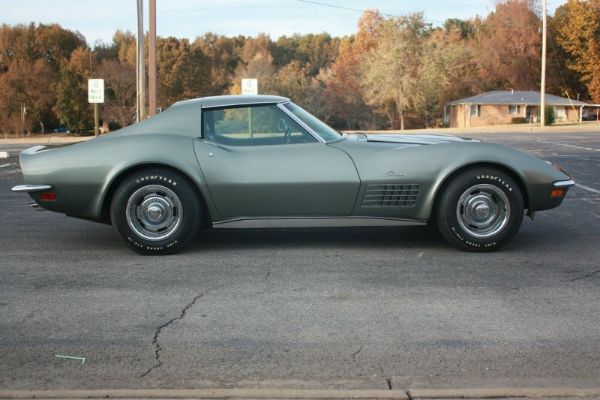 klasicni-corvette-model-iz-1971-godine-sa-svega-2155-predenih-kilometara