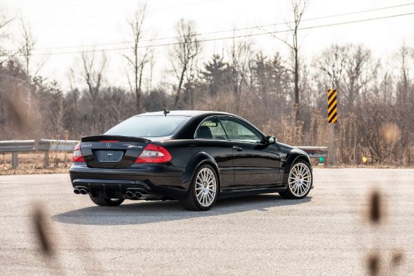 vuk-u-jagnjecoj-kozi-mercedes-benz-clk-63-amg-black-series