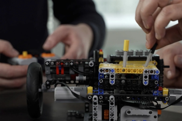 Kreiranje transmisija novih modela uz pomoć LEGO kockica