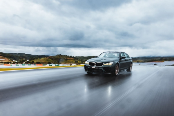 najbolji-ovogodisnji-motogp-vozac-dobija-bmw-m5-cs-model-sa-627-ks