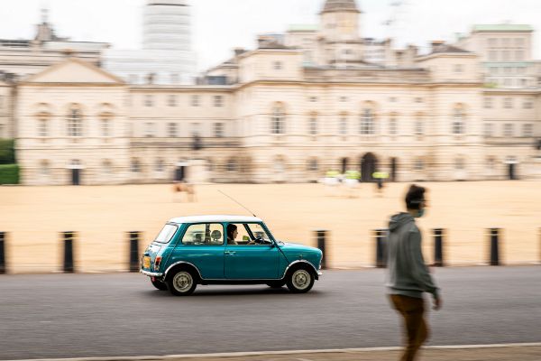 elektricne-konverzije-klasicnih-mini-modela-nissan-leaf-pogonskim-sklopovima