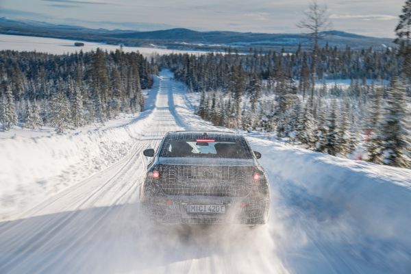 bmw-i-novi-elektricni-i7-na-zimskim-testovima-u-svedskoj