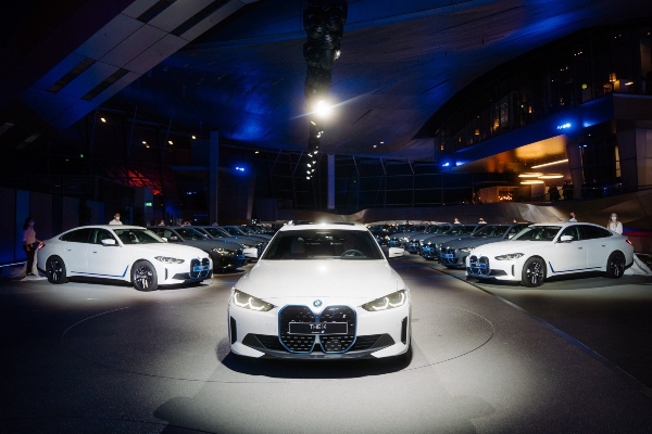 BMW startovao sa isporukom svojih novih i4 modela tri meseca ranije