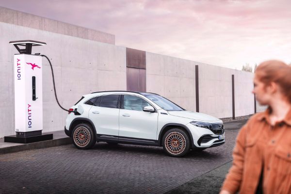 mercedes-eqa-elektricni-sportista-u-kompaktnom-formatu