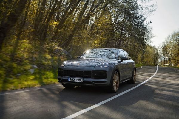 novo-porsche-savrsenstvo-v8-cayenne-coupe-turbo-gt-sa-brutalnih-631-ks