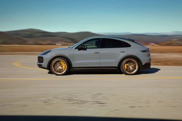 novo-porsche-savrsenstvo-v8-cayenne-coupe-turbo-gt-sa-brutalnih-631-ks