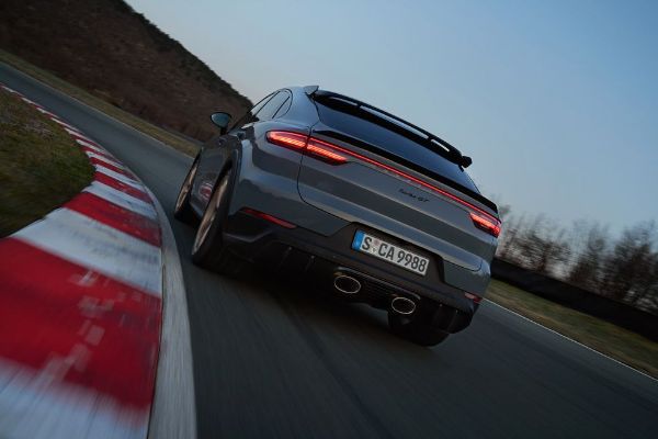 novo-porsche-savrsenstvo-v8-cayenne-coupe-turbo-gt-sa-brutalnih-631-ks