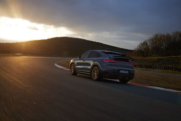 novo-porsche-savrsenstvo-v8-cayenne-coupe-turbo-gt-sa-brutalnih-631-ks