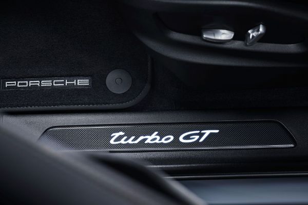 novo-porsche-savrsenstvo-v8-cayenne-coupe-turbo-gt-sa-brutalnih-631-ks