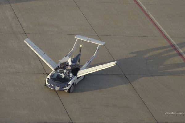 prvi-prototip-pravog-letecieg-automobila-sa-bmw-motorom