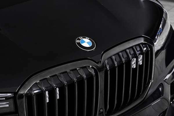 spoj-luksuza-i-bezbednosti-prvi-blindirani-bmw-x7-na-svetu