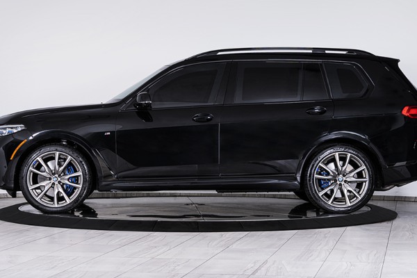 spoj-luksuza-i-bezbednosti-prvi-blindirani-bmw-x7-na-svetu