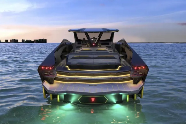 Konor Mekgregor predstavlja svoju novu Lamborghini jahtu