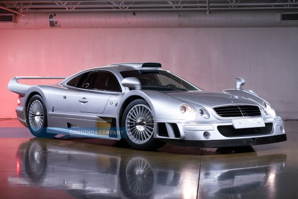 ekstremno-retki-clk-gtr-legalna-trkacka-raketa-kompanije-mercedes