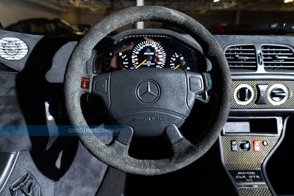 ekstremno-retki-clk-gtr-legalna-trkacka-raketa-kompanije-mercedes