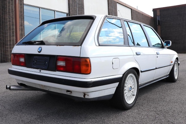 bmw-e30-karavan-sa-m3-e36-masinom-prodat-za-gotovo-18000