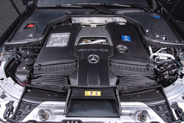 posaidon-od-mercedes-amg-e-63-s-modela-pravi-karavane-iz-pakla