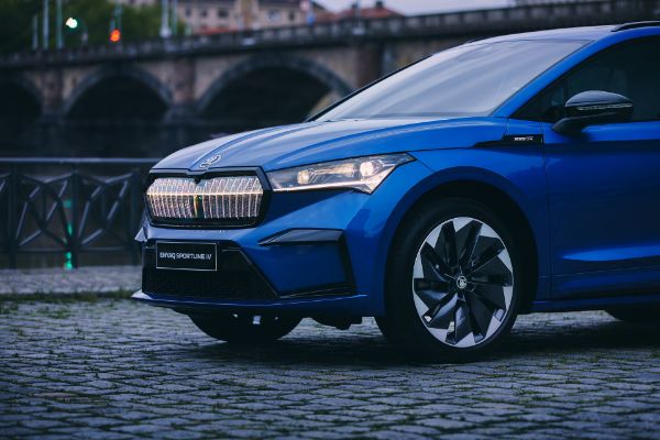 skoda-predstavlja-enyaq-sportline-iv-80x-najmocnije-izdanje-svog-suv-opsega