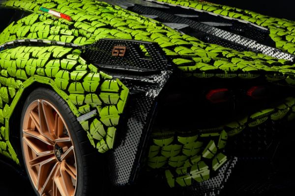 lamborghini-sian-kreiran-od-lego-kockica-u-punoj-velicini