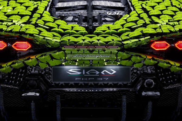 lamborghini-sian-kreiran-od-lego-kockica-u-punoj-velicini