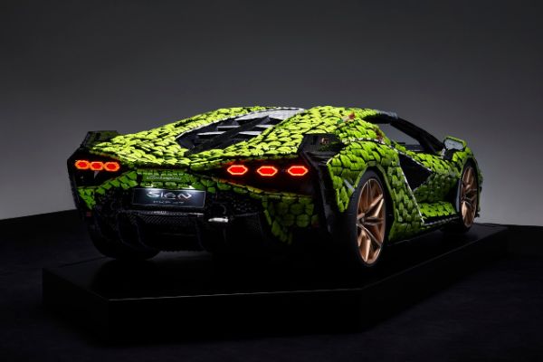 lamborghini-sian-kreiran-od-lego-kockica-u-punoj-velicini