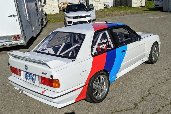 besprekorno-restaurirani-1990-bmw-m3-trkacki-model-sa-e36-motorom